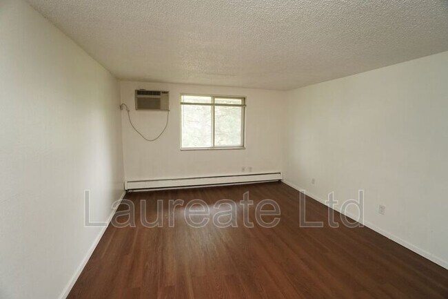 Foto del edificio - 8828 E Florida Ave