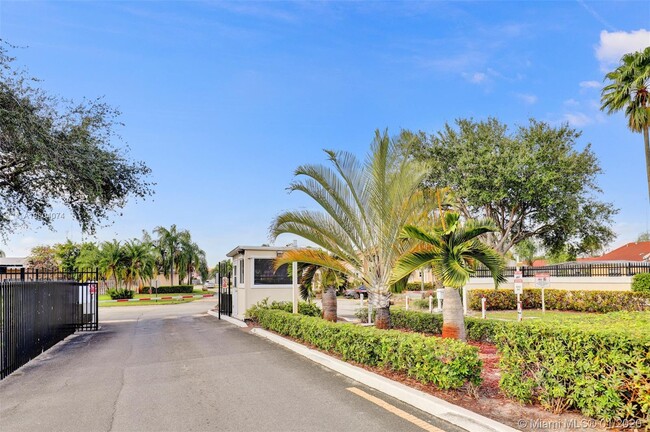 Building Photo - 21275 NE 8th Pl  2 Miami Fl 33179