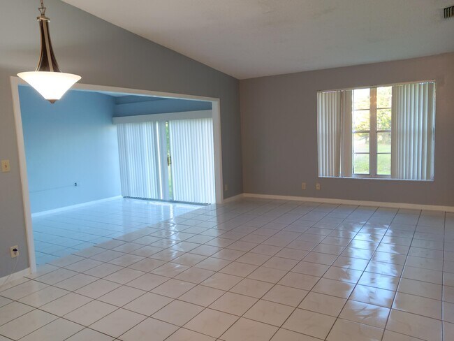 Building Photo - 5262 Breadfruit Cir