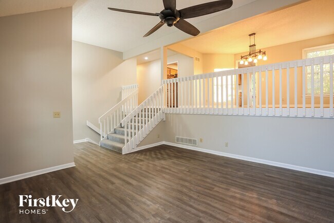 Foto del edificio - 15102 W 131st St