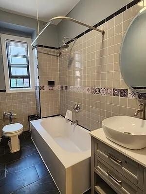 Foto del edificio - 504 Grand St