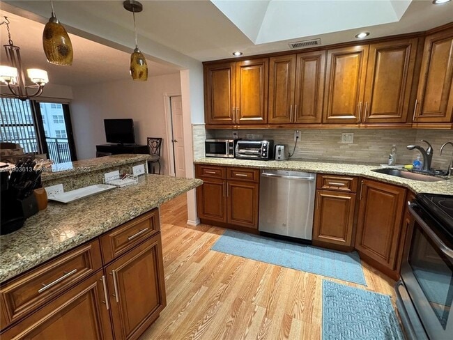 Building Photo - 3800 Galt Ocean Dr