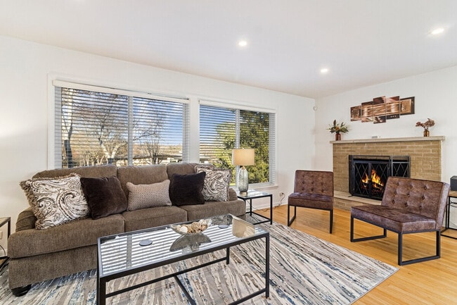 Building Photo - 1555 Orchard Rd