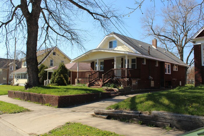 Primary Photo - Sunny and renovated home (Open to Section 8)