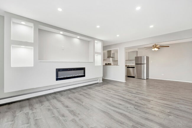 Building Photo - 7S040 S Suffield Ct