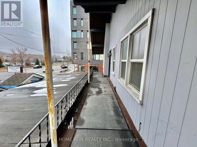 Building Photo - 704 Brookfield Rd