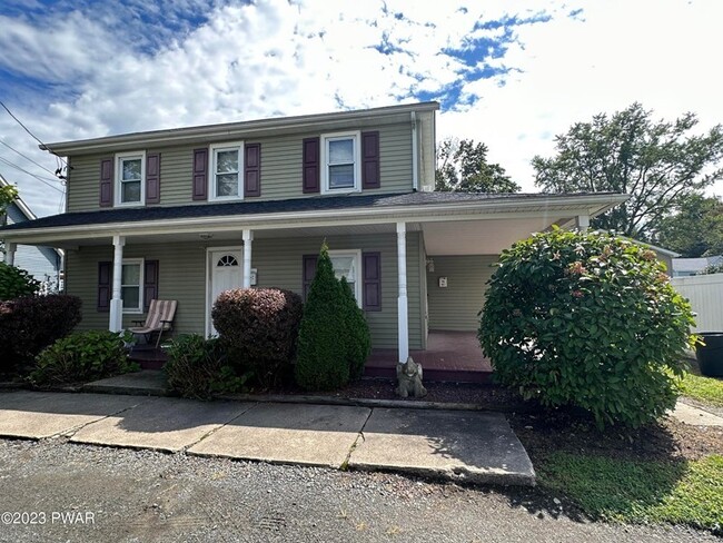 Building Photo - Great rental, close to stores, restaurants...