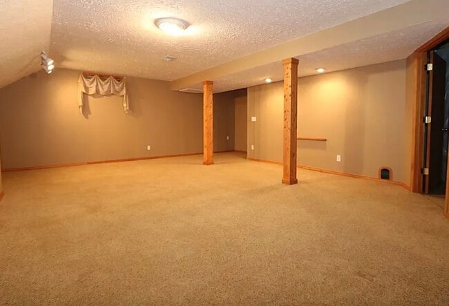 Building Photo - 52381 Oak Manor Dr