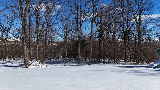 Foto del edificio - Spacious 5-Bedroom Family Home