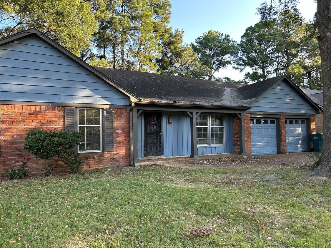 Primary Photo - 842 Farmington Dr N