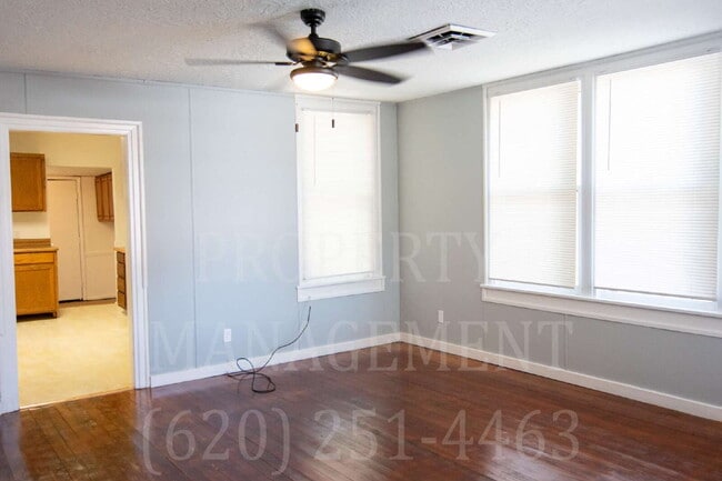 Building Photo - Charming 2-Bedroom Home