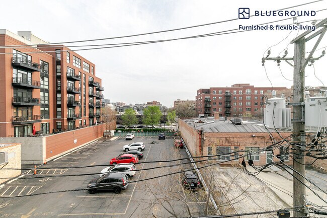 Foto del edificio - 1313 W Randolph St