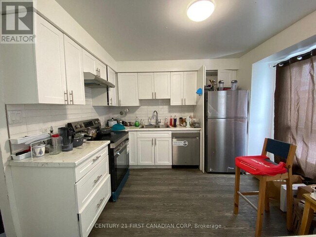 Photo du bâtiment - 7- UPPER - 595 THIRD STREET