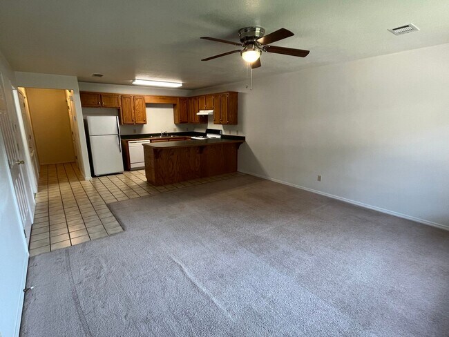 Foto del edificio - 308 W 16th Ct