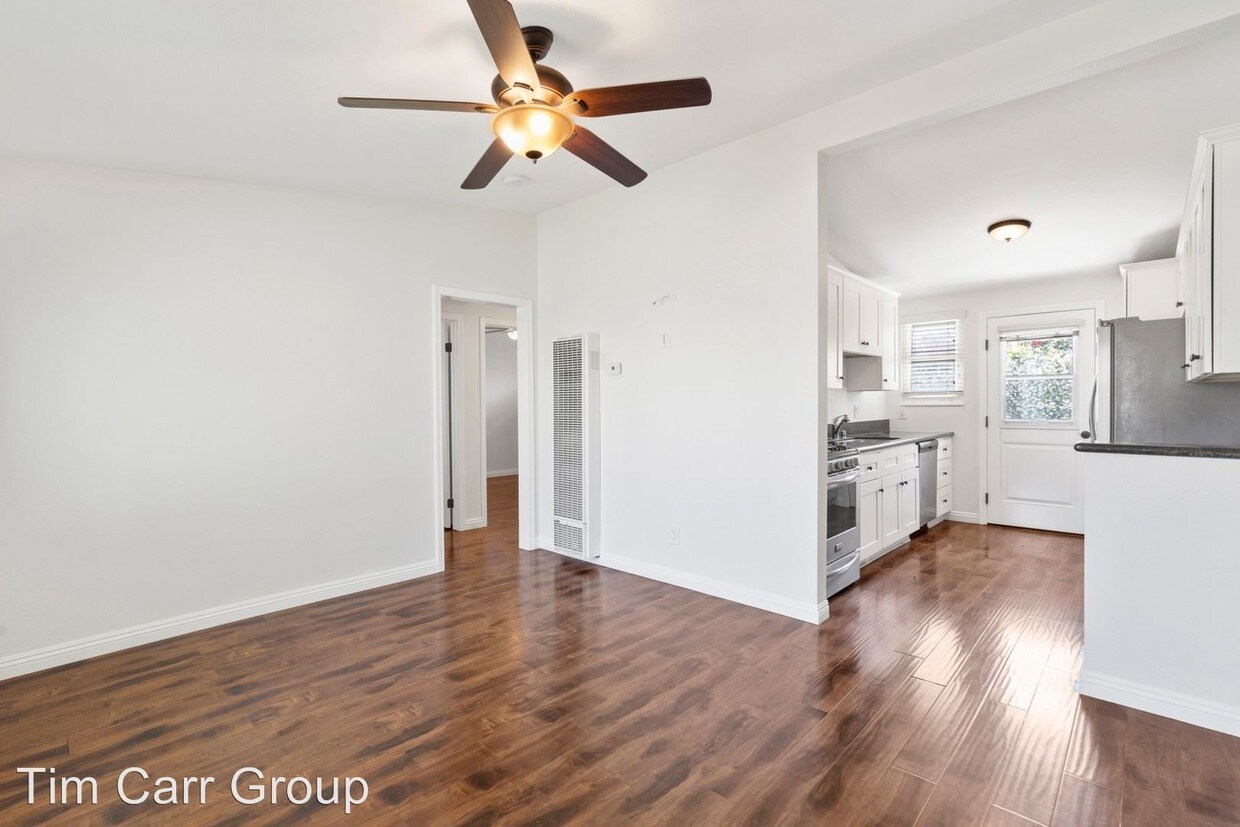 Foto principal - 235 E 18th St