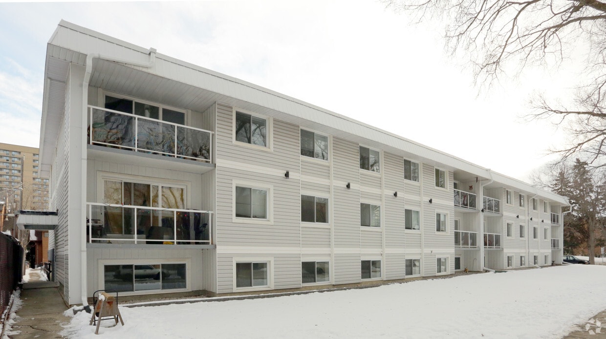 Photo du bâtiment - St. Charles Apartments