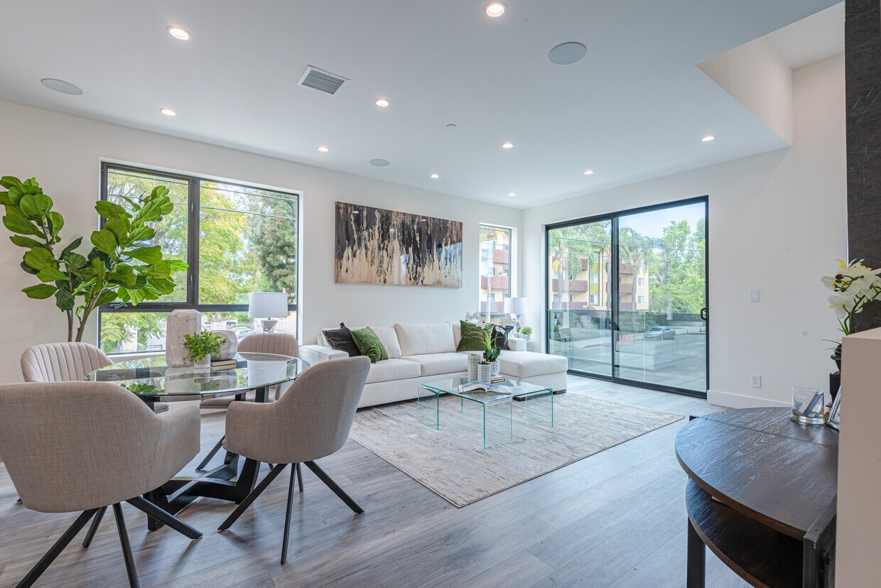 Foto principal - 18313 Collins St