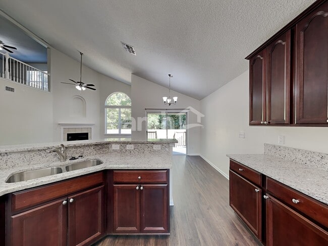 Building Photo - 1411 Samantha Cir S