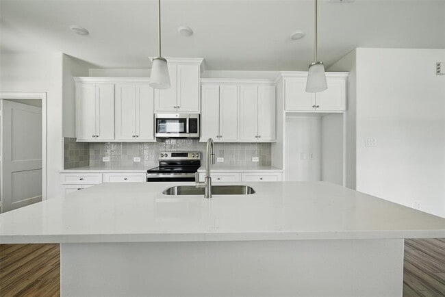 Foto del edificio - 24644 Cavan St