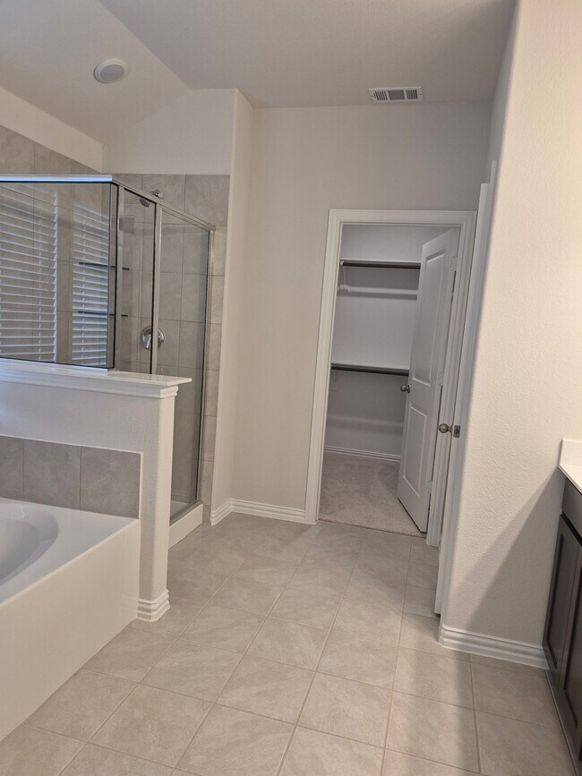 Foto del edificio - 3041 Hollybrook Ln