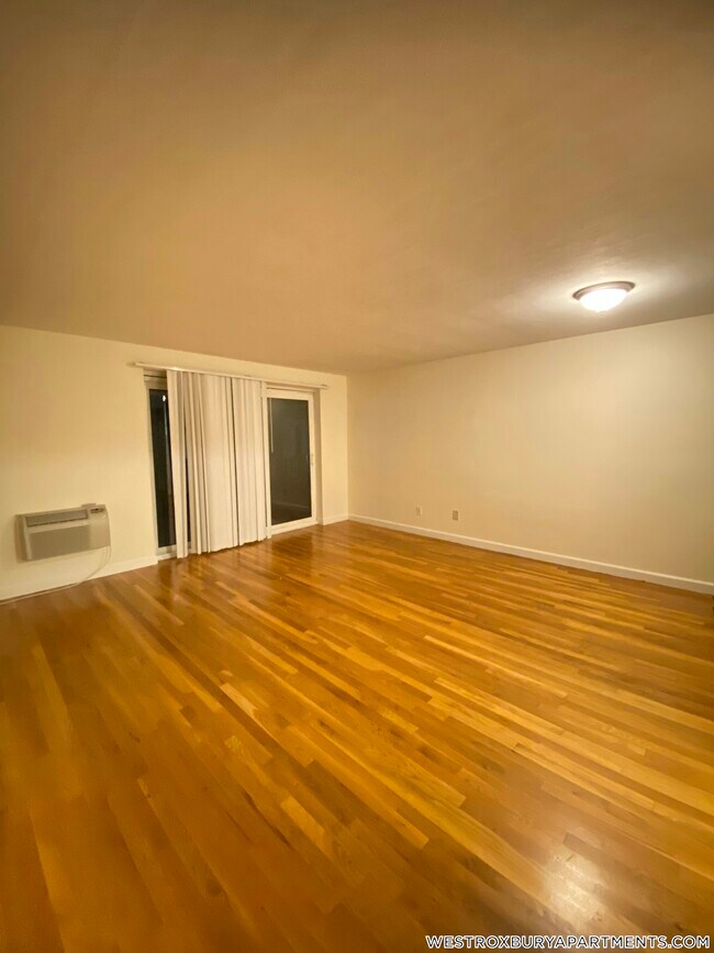 Foto del edificio - 1799 Centre St