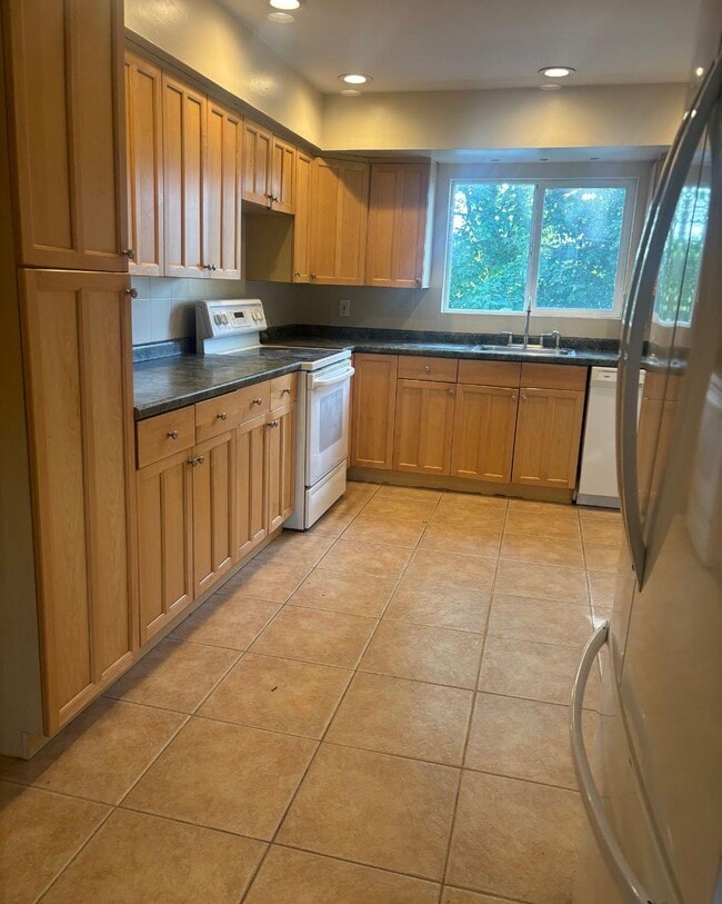 Building Photo - 44 E Lake Terrace