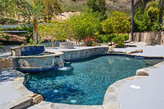 Building Photo - 6143 Lake Lindero Dr