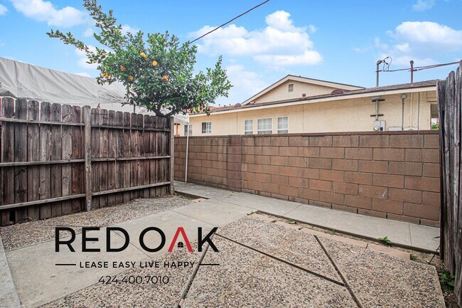 Building Photo - 11046 Basye St