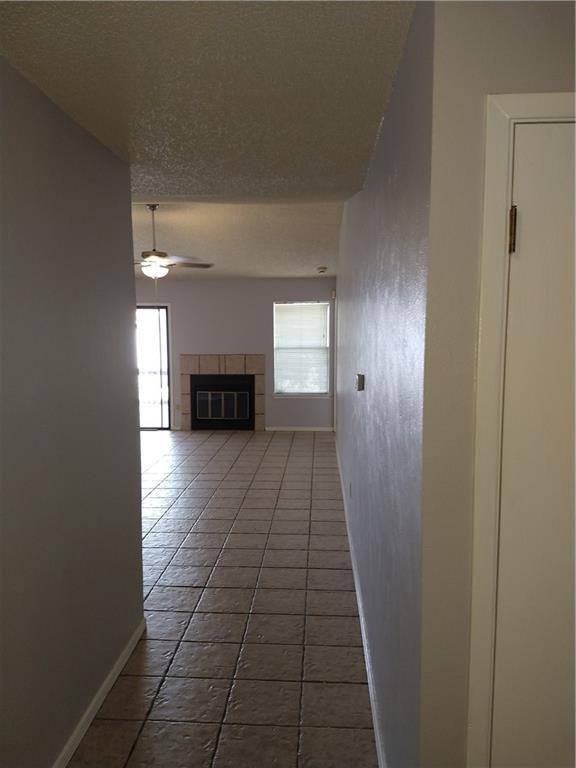 Building Photo - 702 Lasso Dr