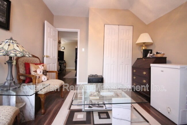 Building Photo - 50 Ontario St