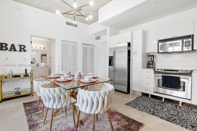 Building Photo - 133 NE 2nd Ave