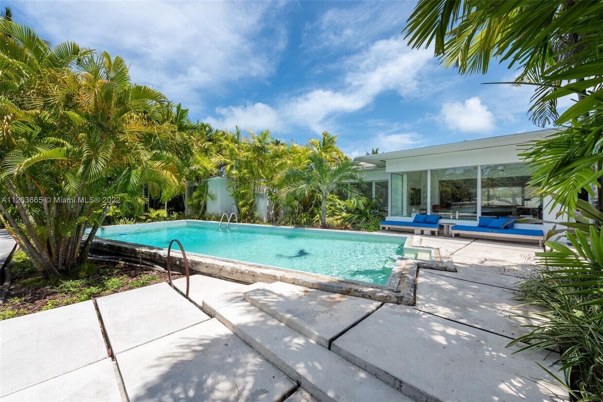 Foto principal - 3250 Chase Ave