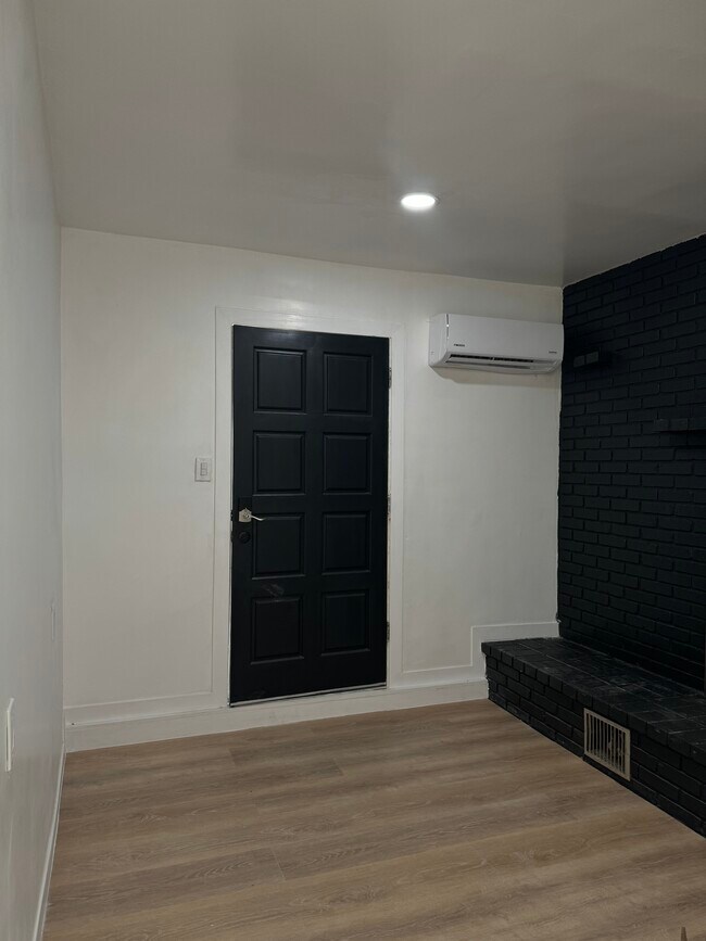 450 Golden West Ave Unit Shafter CA, Shafter, CA 93263 Apartments in