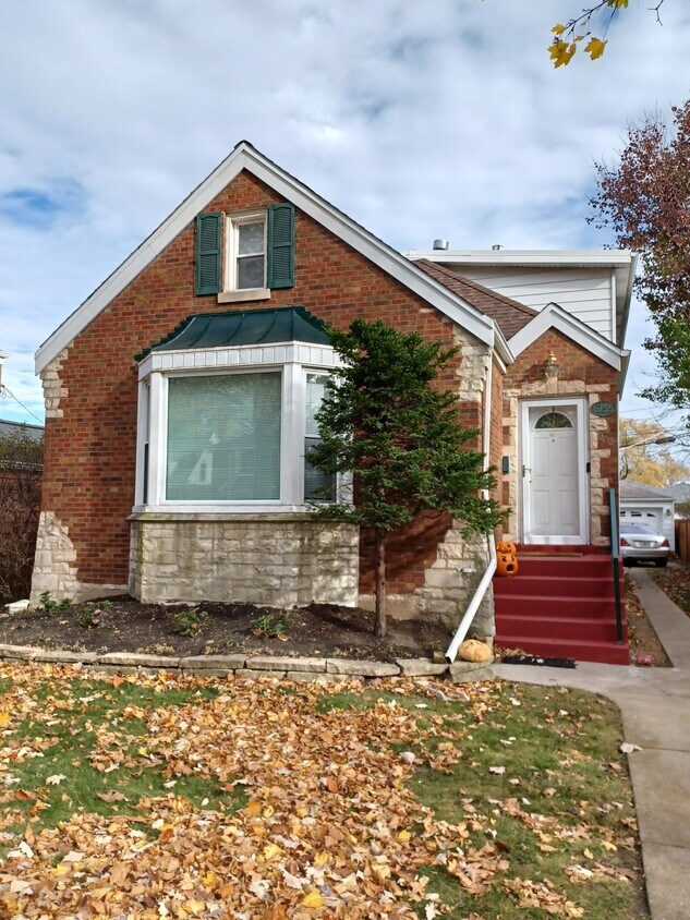 6755 N Ionia Ave, Chicago, IL 60646 House Rental in Chicago, IL