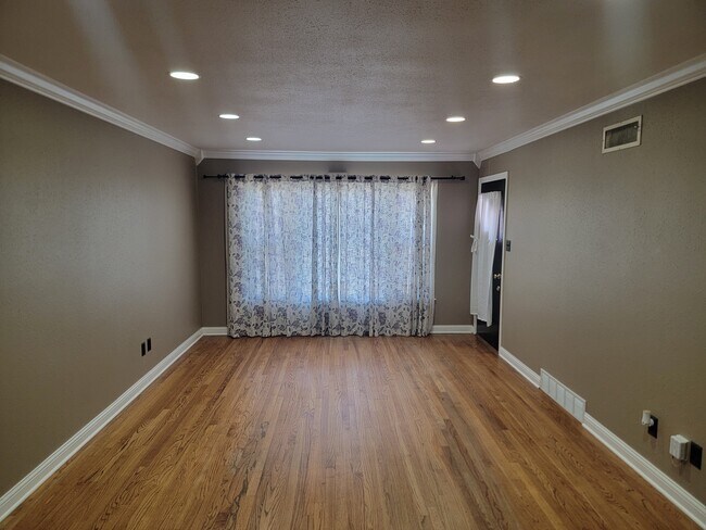 Building Photo - 3701 N Drexel Blvd