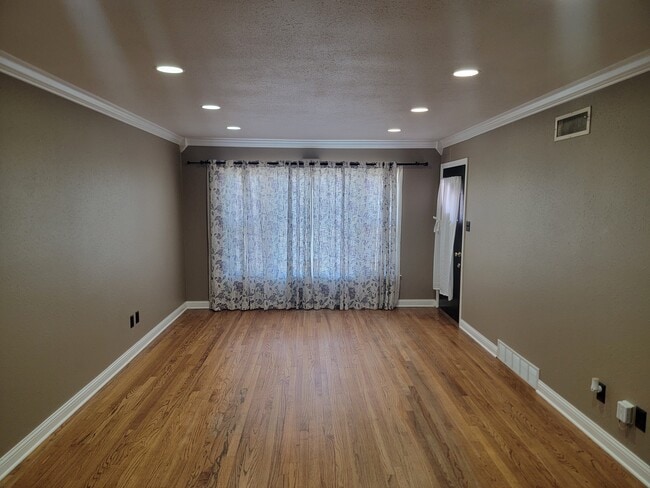 Foto del edificio - 3701 N Drexel Blvd