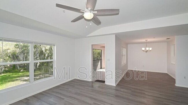 Foto del edificio - 389 Bobby Jones Rd