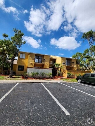 Building Photo - 2935 Winkler Ave