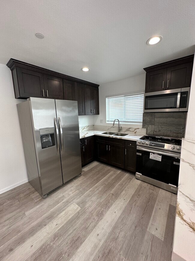 Foto del edificio - 202 S Rose Ave