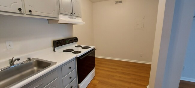 Building Photo - 728 Zorn Ave