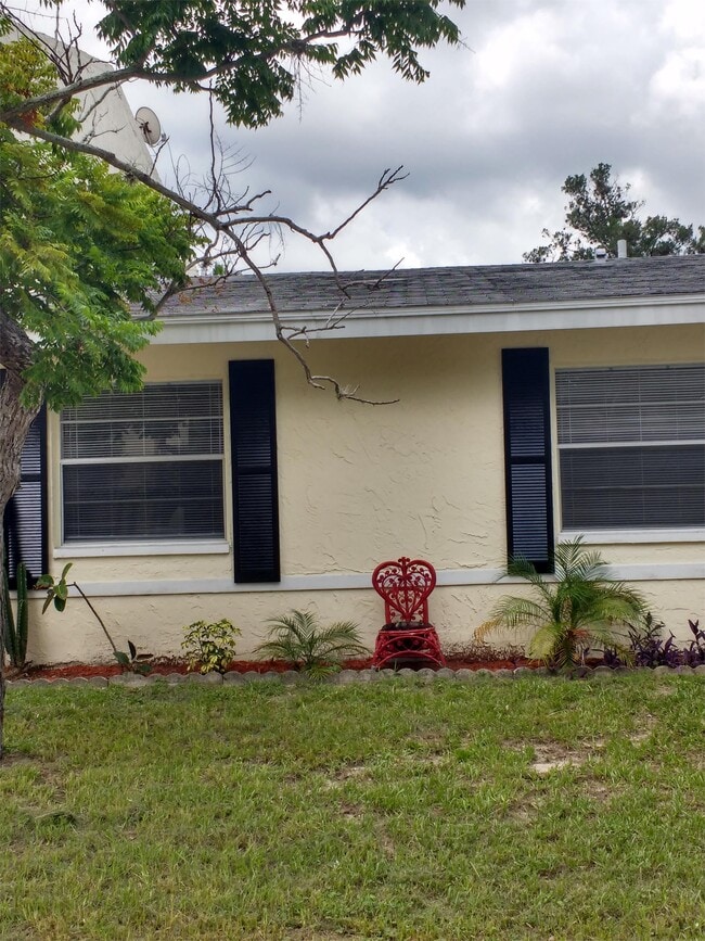 Building Photo - 2079 Santiago Way N