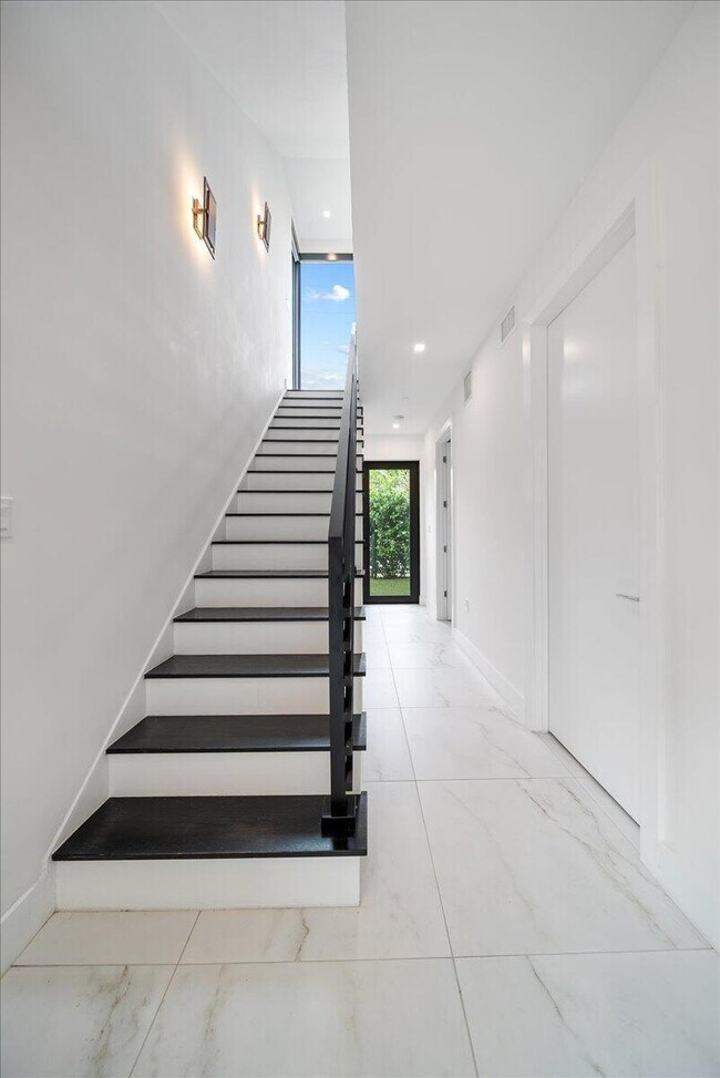 Foto del edificio - 1052 N Victoria Park Rd