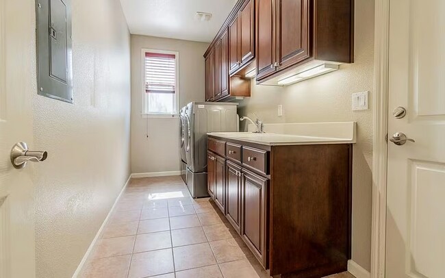 Building Photo - 2296 Star Lilly St