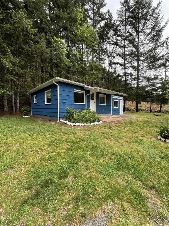 Building Photo - 44791 Quartzville Dr