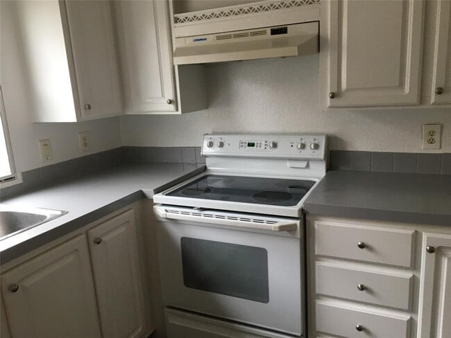 Building Photo - 11811 Greensbrook Forest Dr