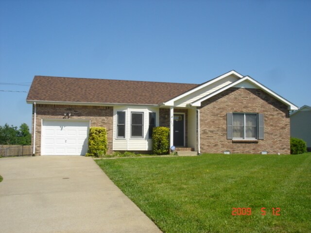 Foto principal - 3 Bedroom Pet Friendly Home For Rent Near ...