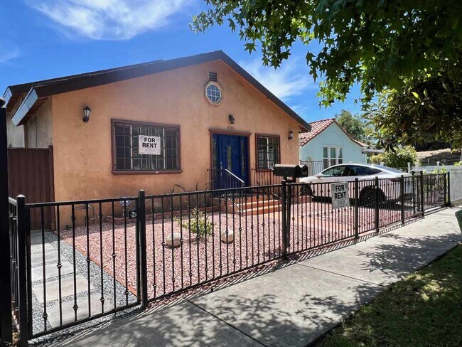 Foto del edificio - 2330 S Mansfield Ave