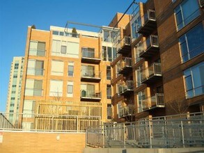 Building Photo - 1720 Oak Ave