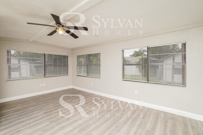 Foto del edificio - Spacious, Modern Home-style Living.