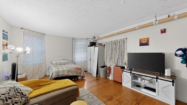 Foto del edificio - 1071 Beacon St